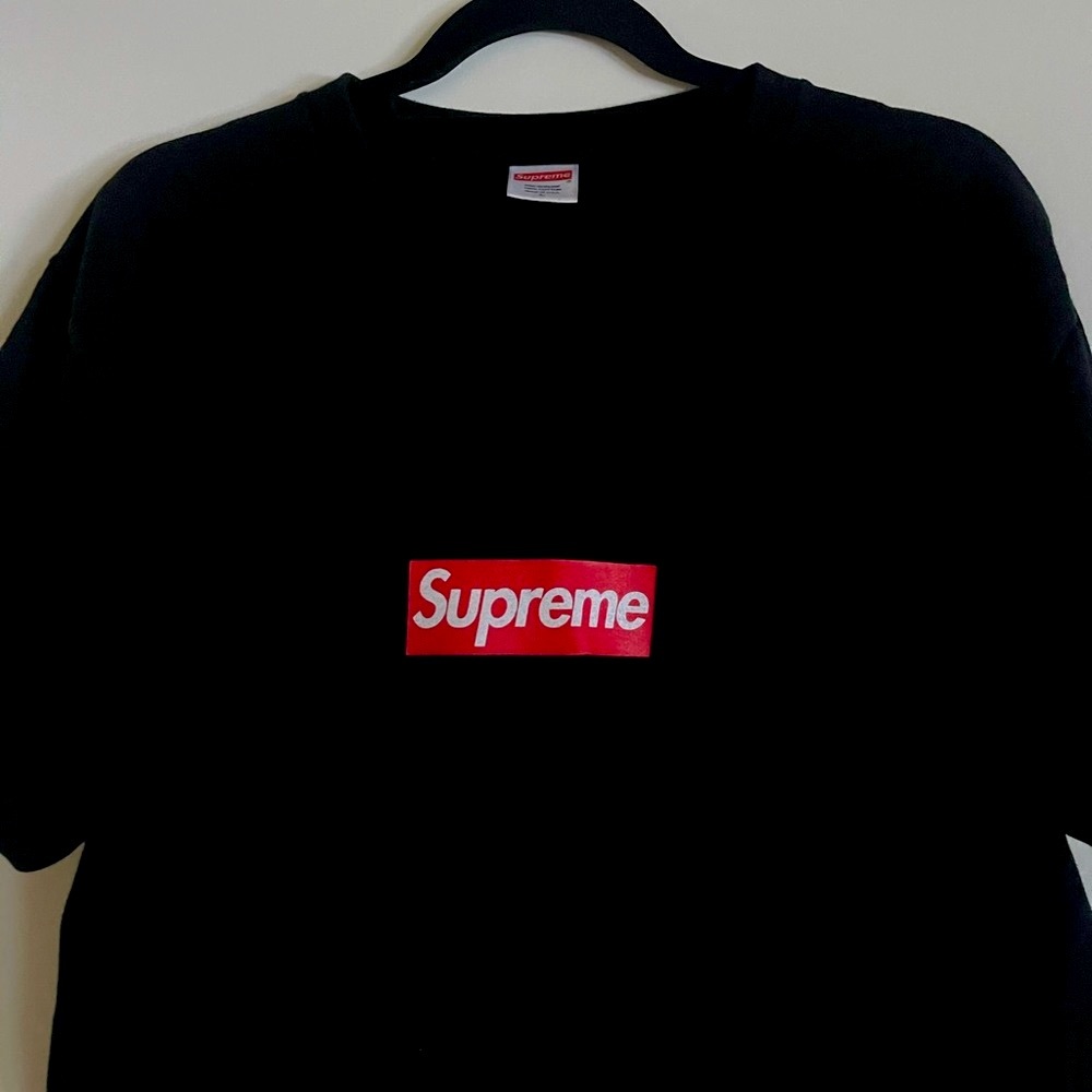 Supreme 20th anniversary box logo. Rare piece